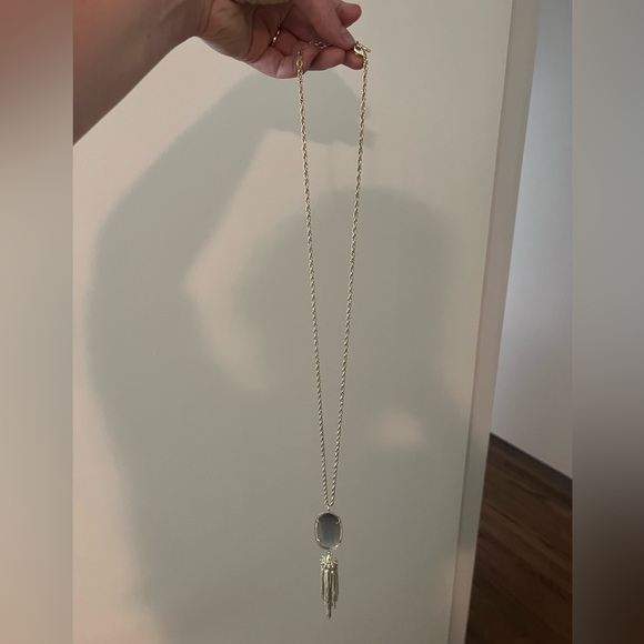 Kendra Scott Long Gold Neckless - Picture 5 of 5